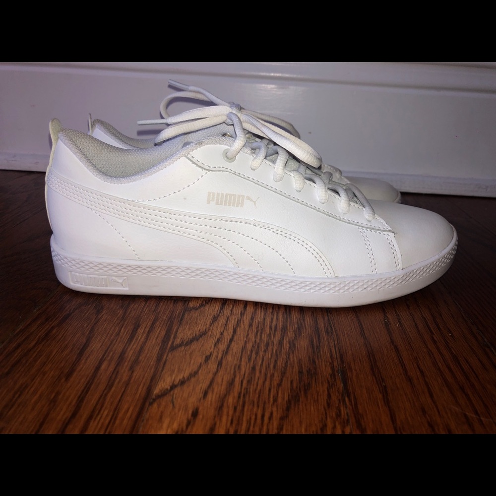 WHITE PUMA SNEAKERS